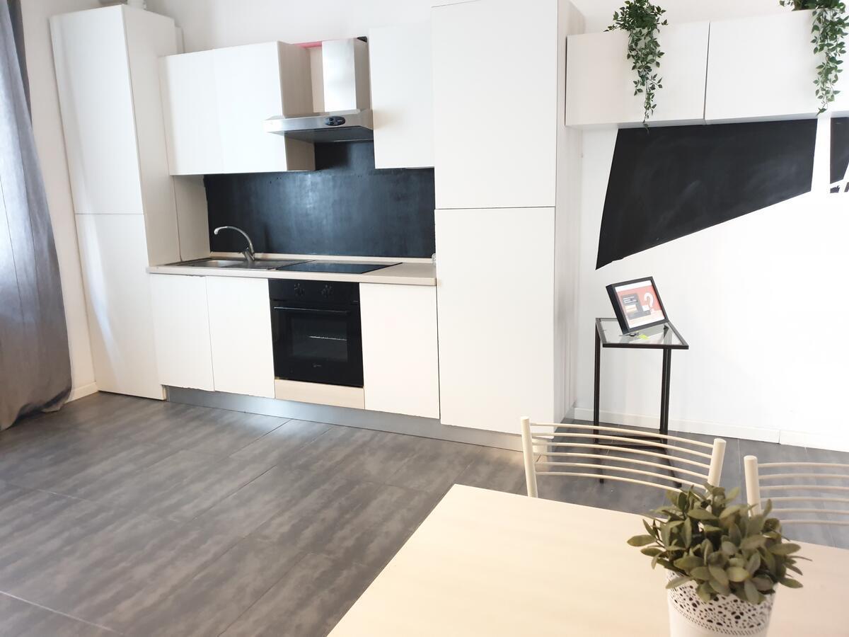 Aurora Apartment Милано Екстериор снимка
